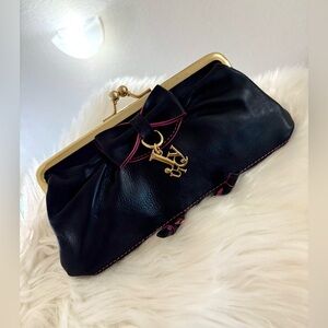 Like NEW! Y2K Juicy Couture Leather Black Kiss Lock Clutch Bag with Pink Trim